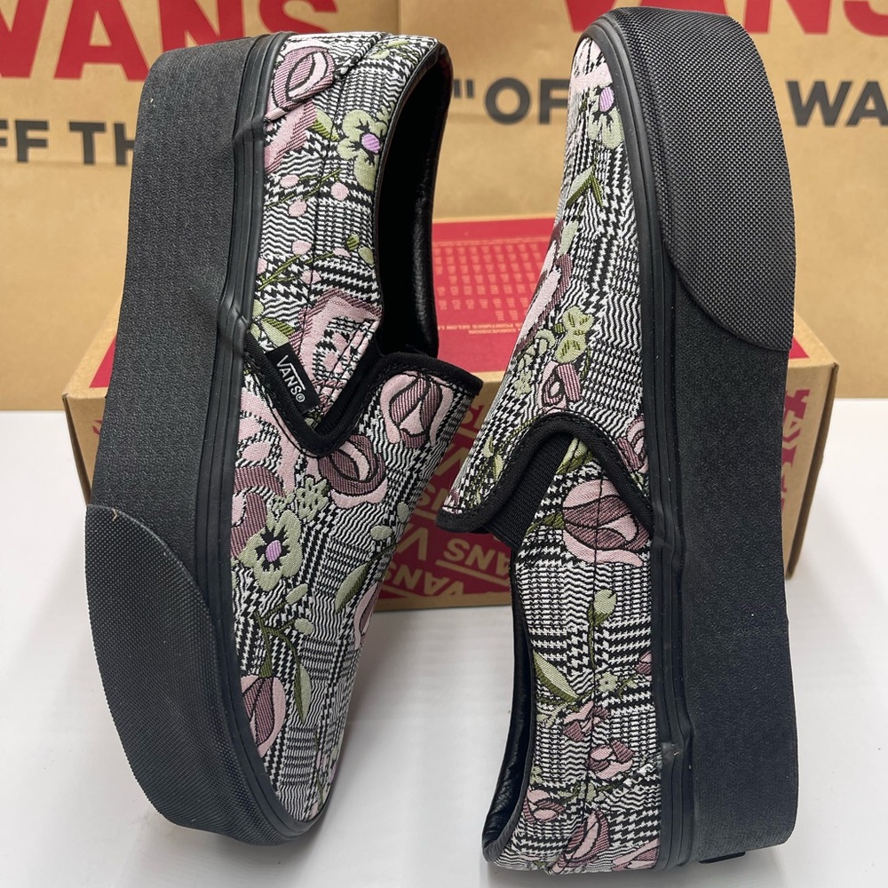 Vans WMNS Classic Slip-On Stackform Platform Sneakers 
Tapestry Floral Black - Picture 6 of 16